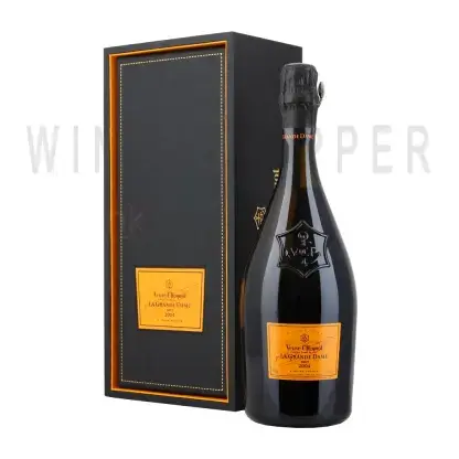 Шампанское Veuve Clicquot La Grande Dame in gift box 2004 0.75 л